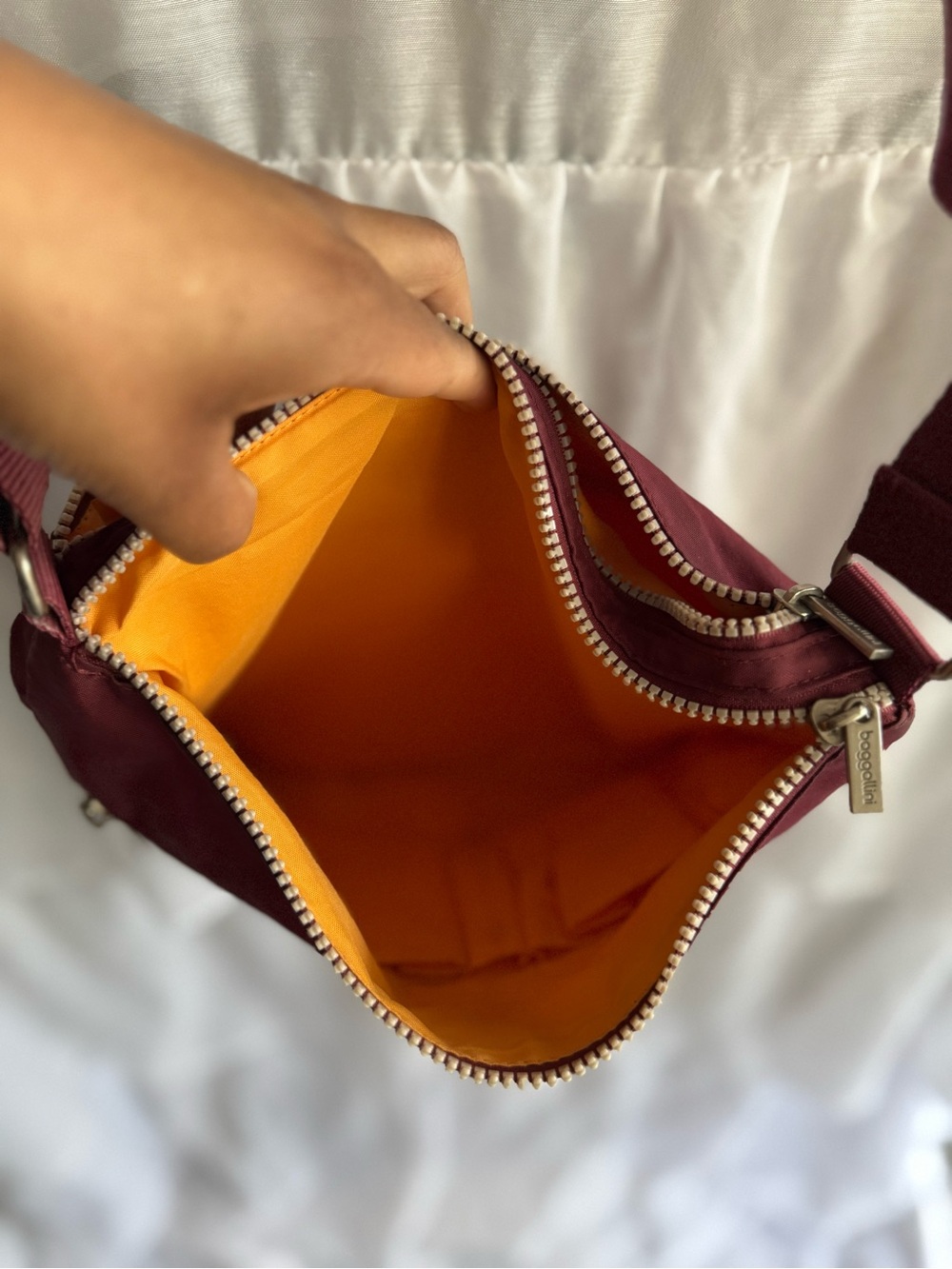 Baggallini Multi-Pocket Crossbody Bag - Picture 4 of 11